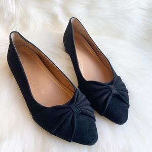 Vionic black flat shoes.         Size 6